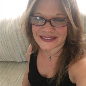 Meet your Posher, Holly